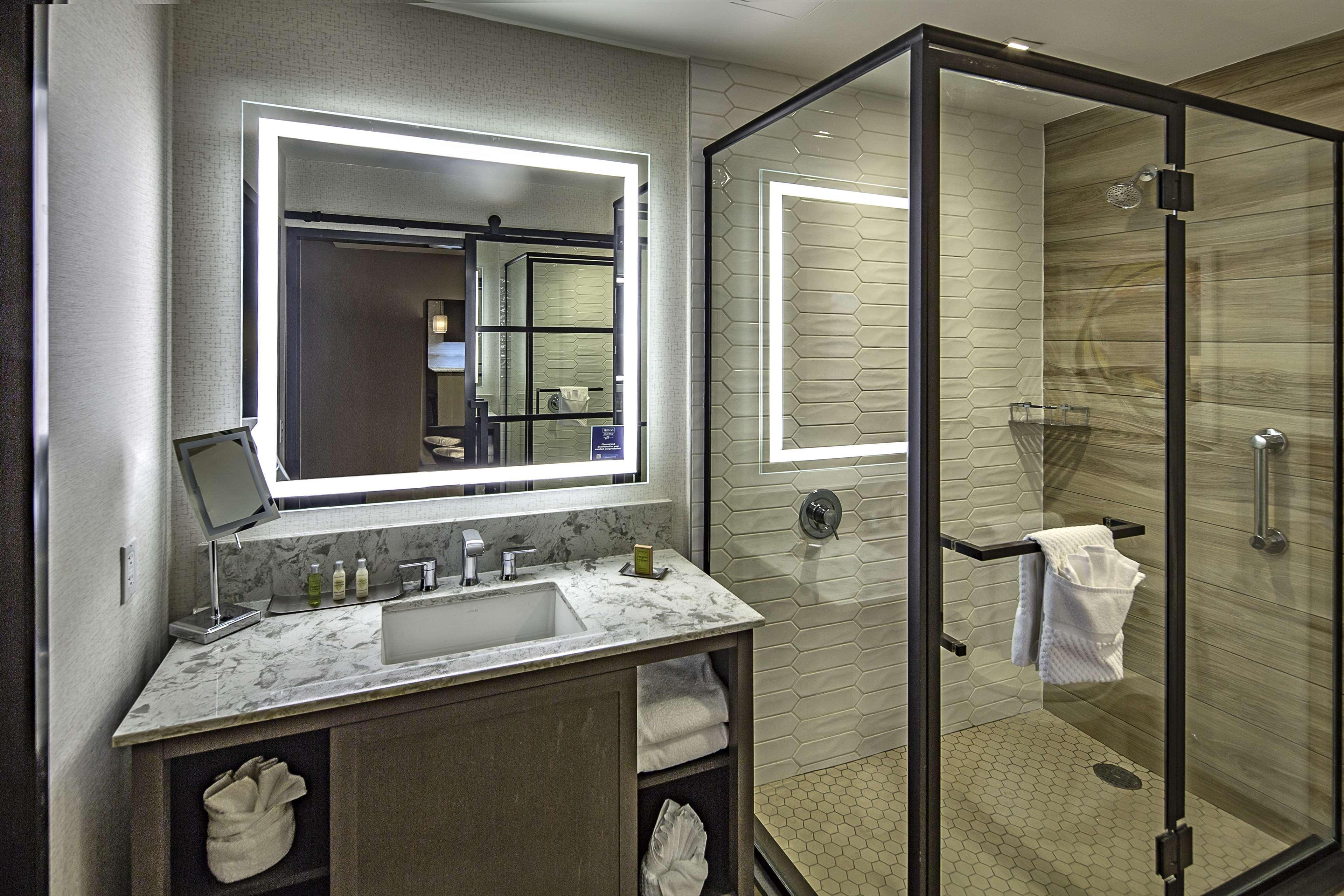 Doubletree By Hilton Modesto Hotell Exteriör bild