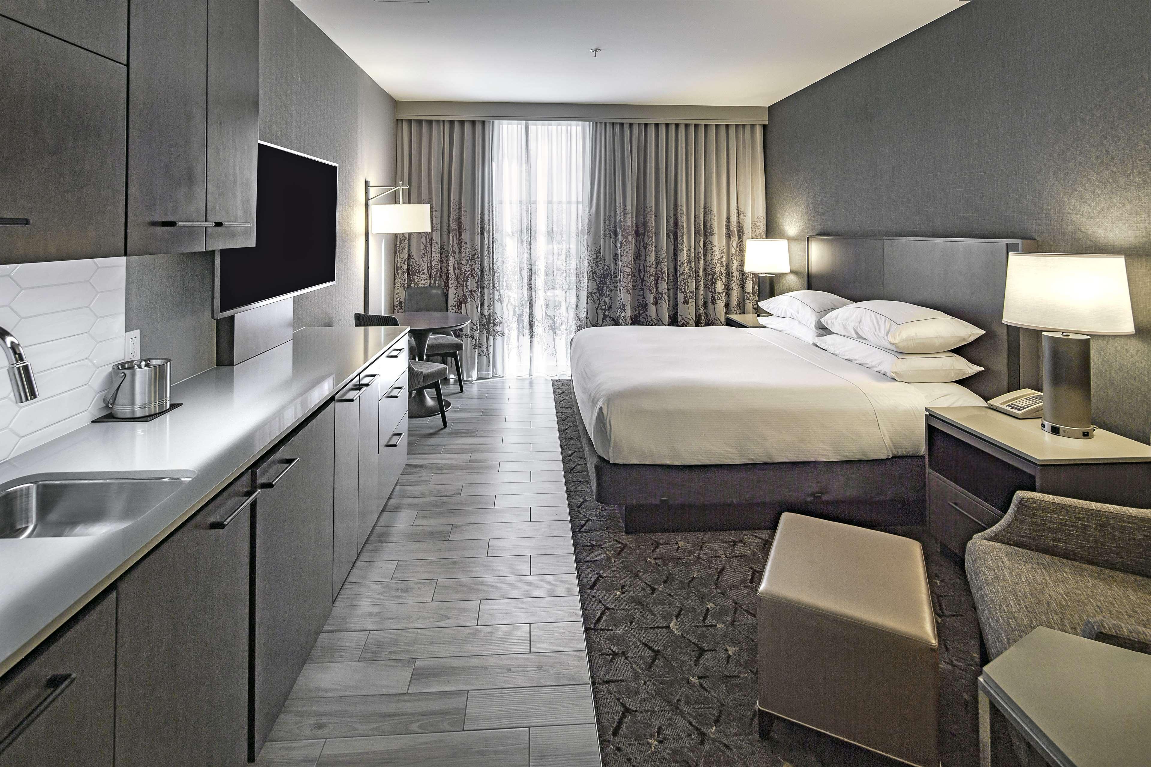 Doubletree By Hilton Modesto Hotell Exteriör bild