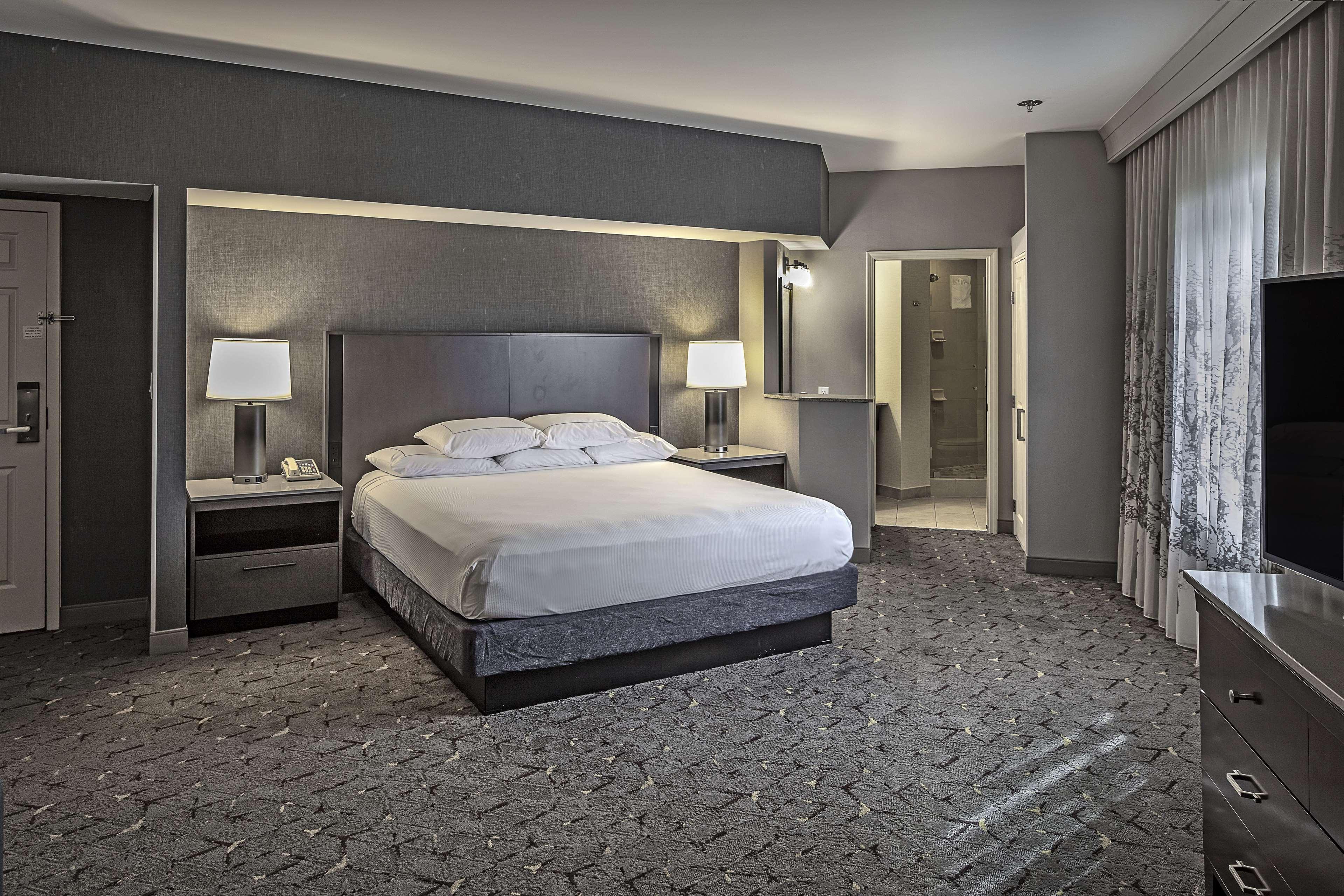 Doubletree By Hilton Modesto Hotell Exteriör bild