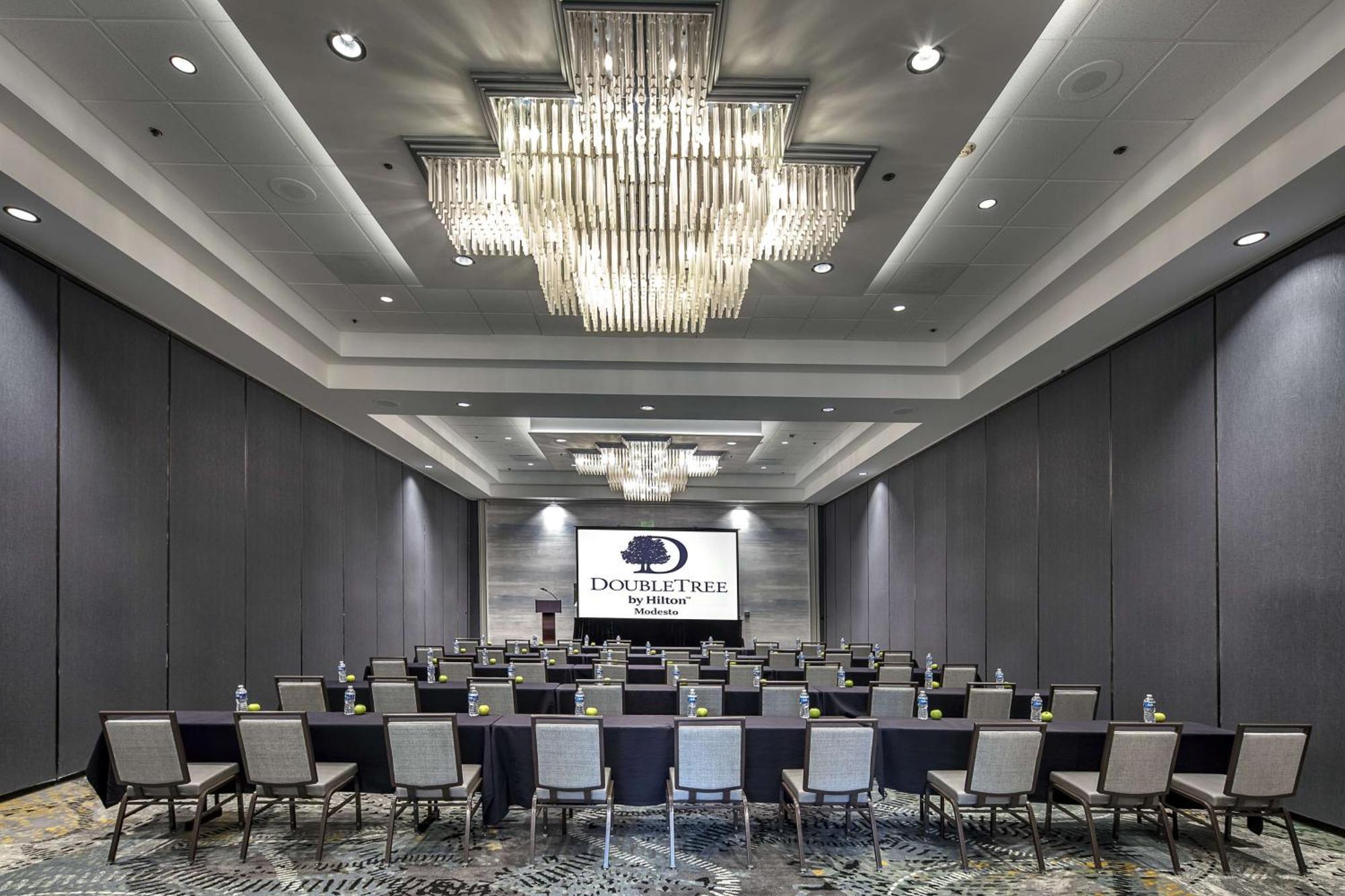 Doubletree By Hilton Modesto Hotell Exteriör bild