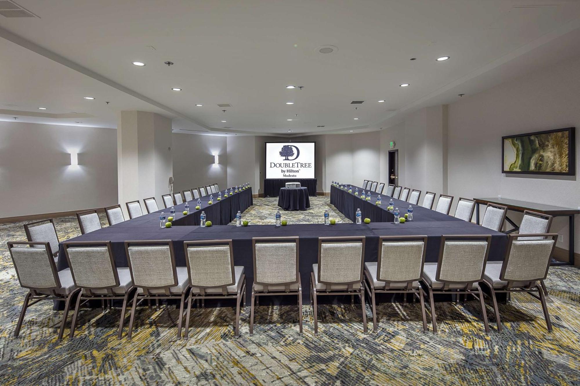 Doubletree By Hilton Modesto Hotell Exteriör bild