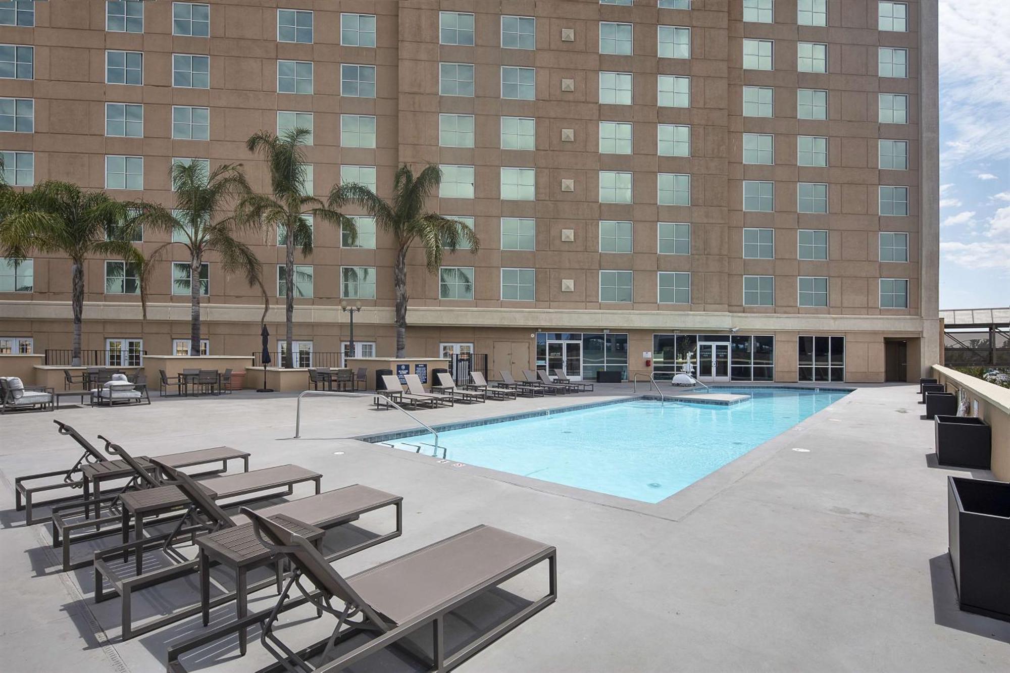 Doubletree By Hilton Modesto Hotell Exteriör bild