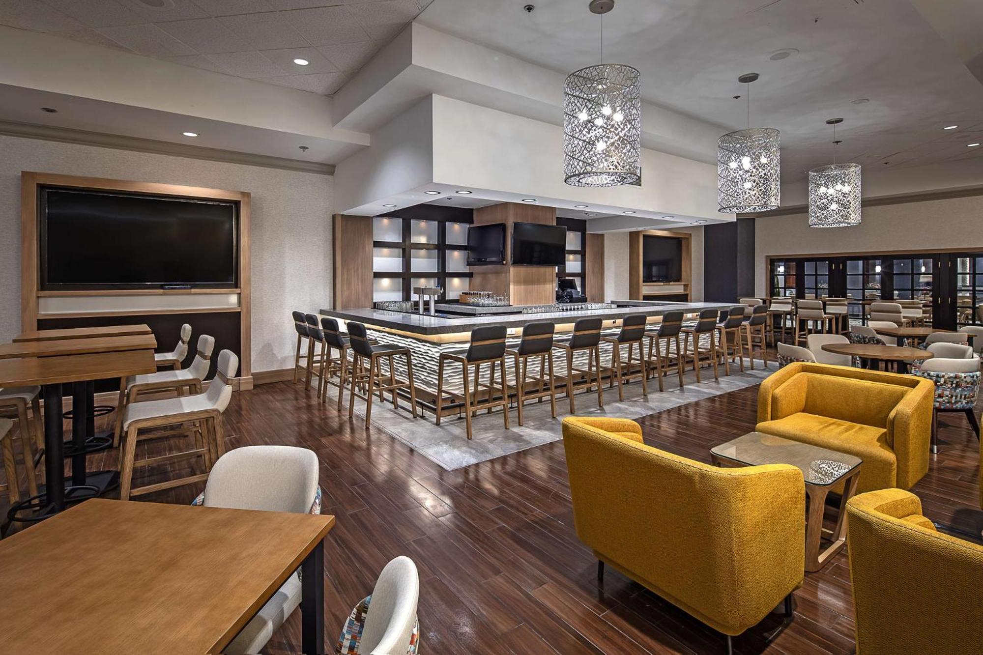 Doubletree By Hilton Modesto Hotell Exteriör bild