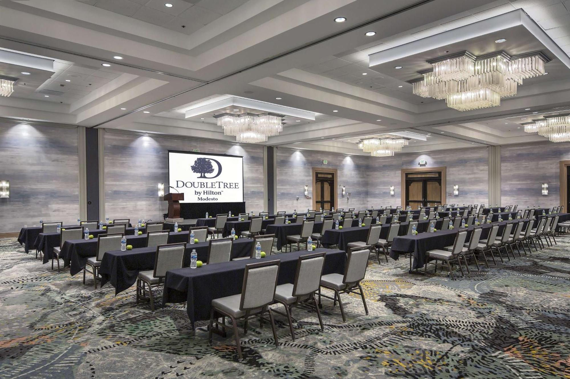 Doubletree By Hilton Modesto Hotell Exteriör bild